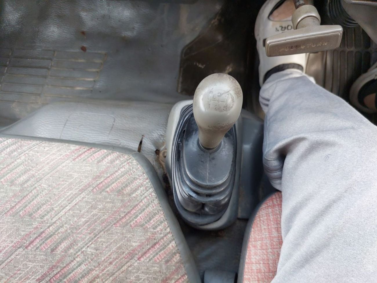 Mitsubishi Fuso Canter (RAMADAN OFFER) MITSUBISHI CANTER TRUCK RHD 1998 MODEL 4.5 L DIESEL MANUAL(PM30616)