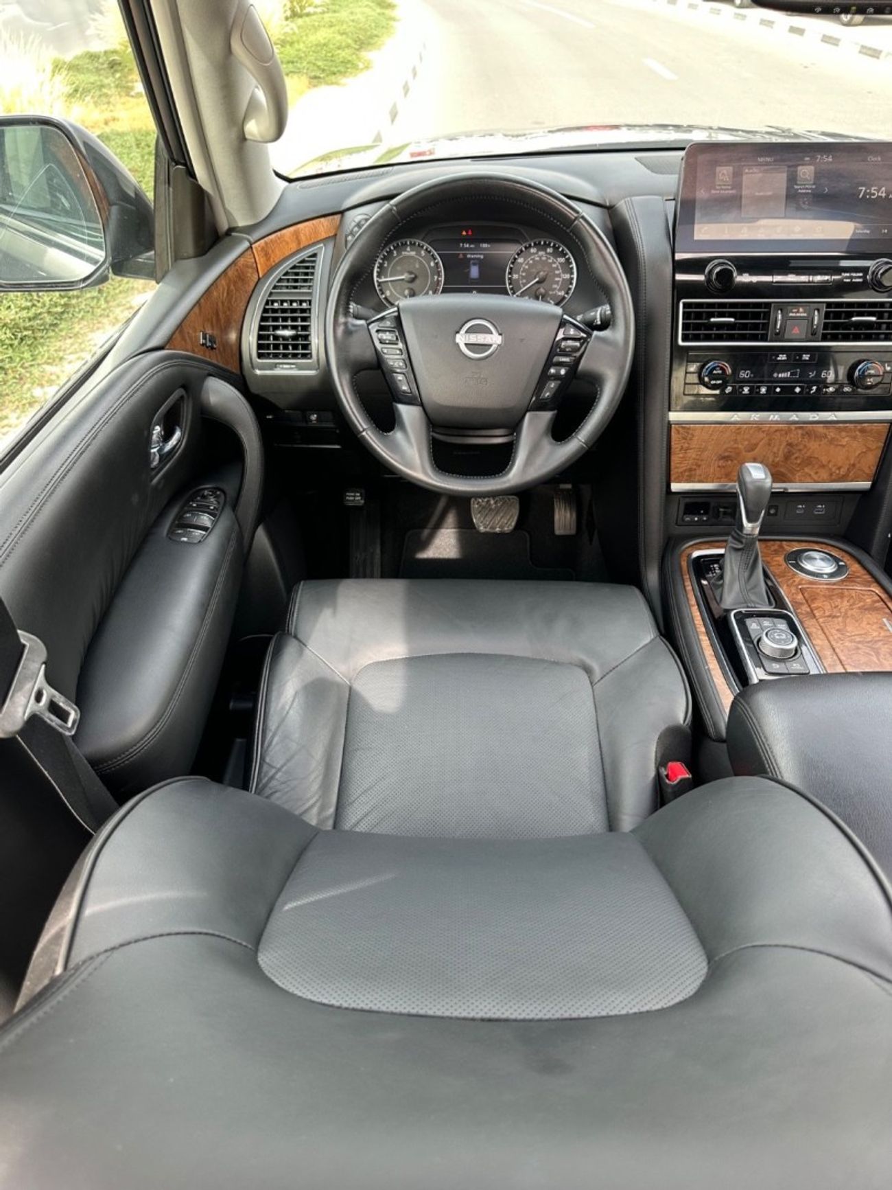 نيسان أرمادا SL 360 camera, sunroof perfect condition Full Option