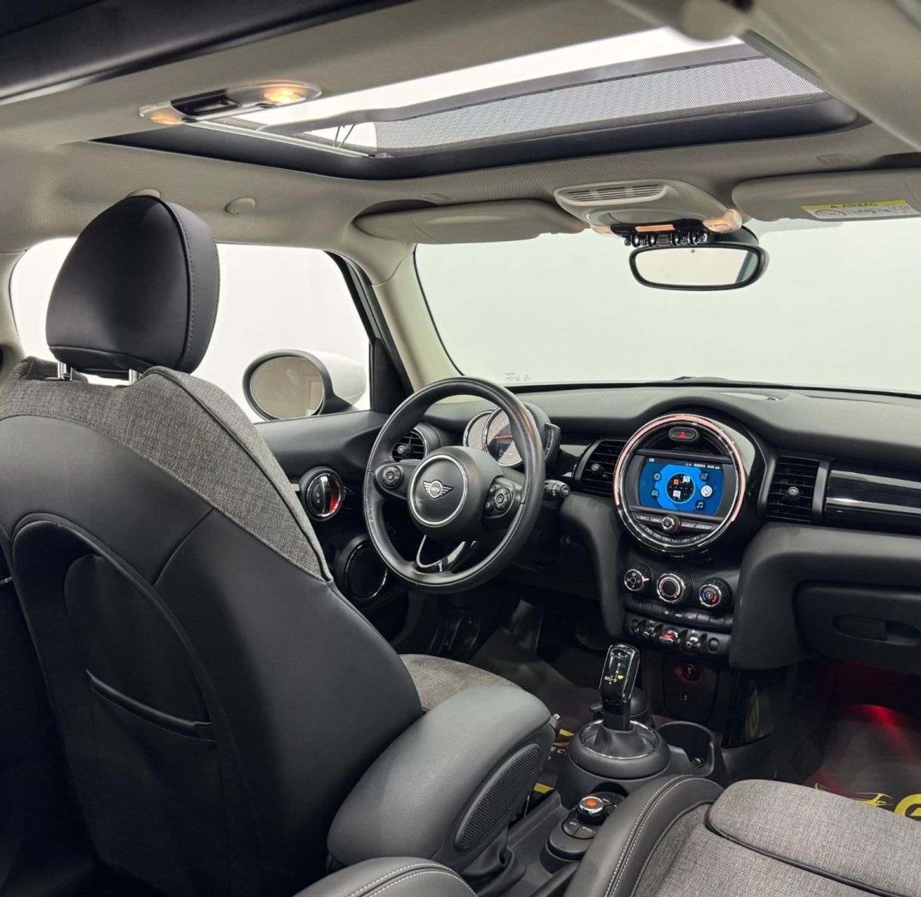 Mini Cooper Std 1.5L (4 Seater) 2020 MINI Cooper, Warranty, Full MINI Service History, Excellent Condition, GCC