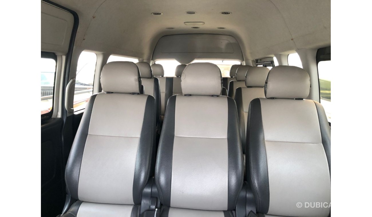 تويوتا هاياس Toyota Hiace Highroof bus 15 seater Diesel,Model:2015. Excellent condition