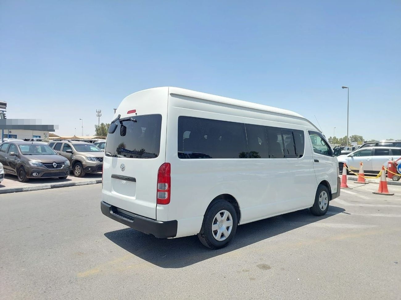 Toyota Hiace TOYOTA HIACE COMMUTER VAN RHD 2011 MODEL 3.0 L DIESEL AUTOMATIC(PM08585)