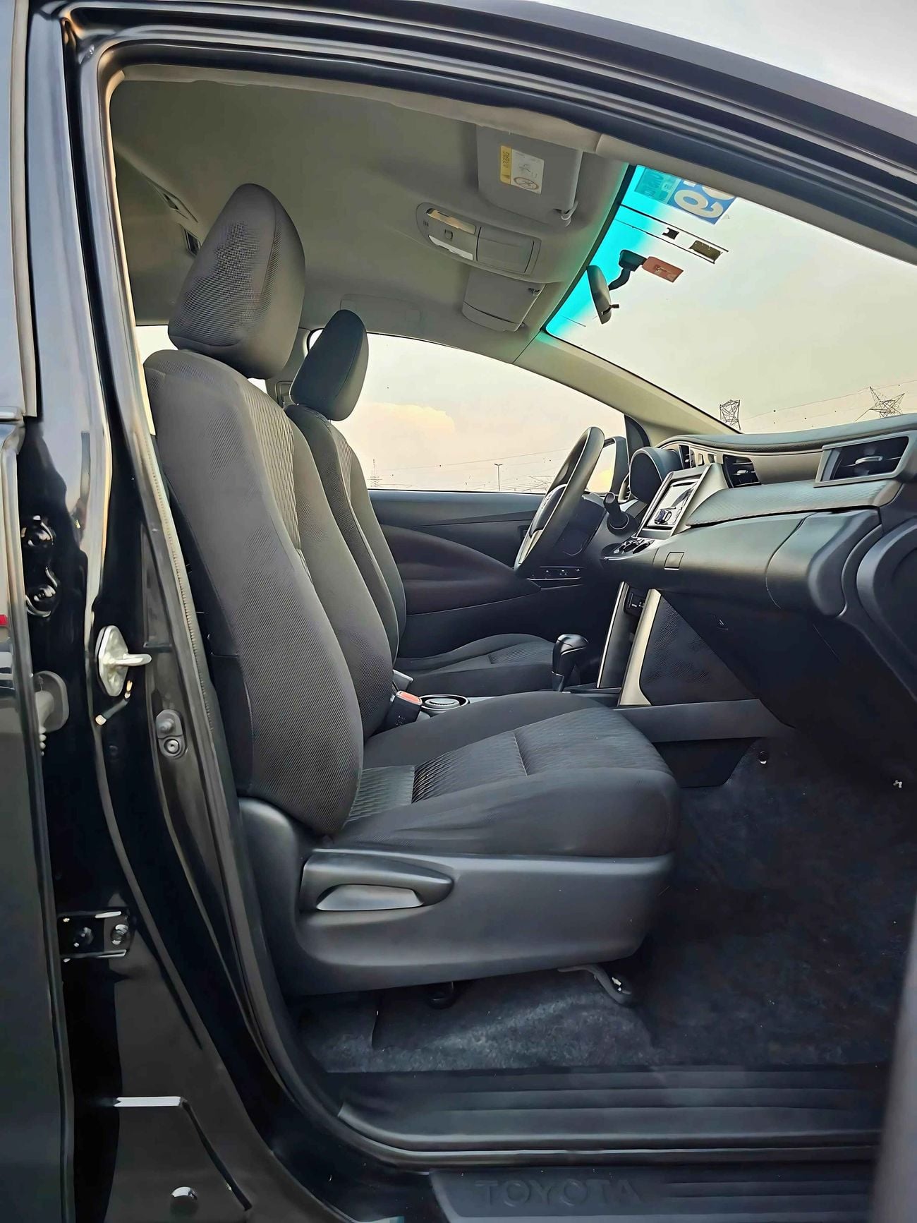 Toyota Innova SE/ V4 2.7/ 7 SEATS/ GCC/ NON ACCIDENT/ EXPORT ONLY / LOT# 20797