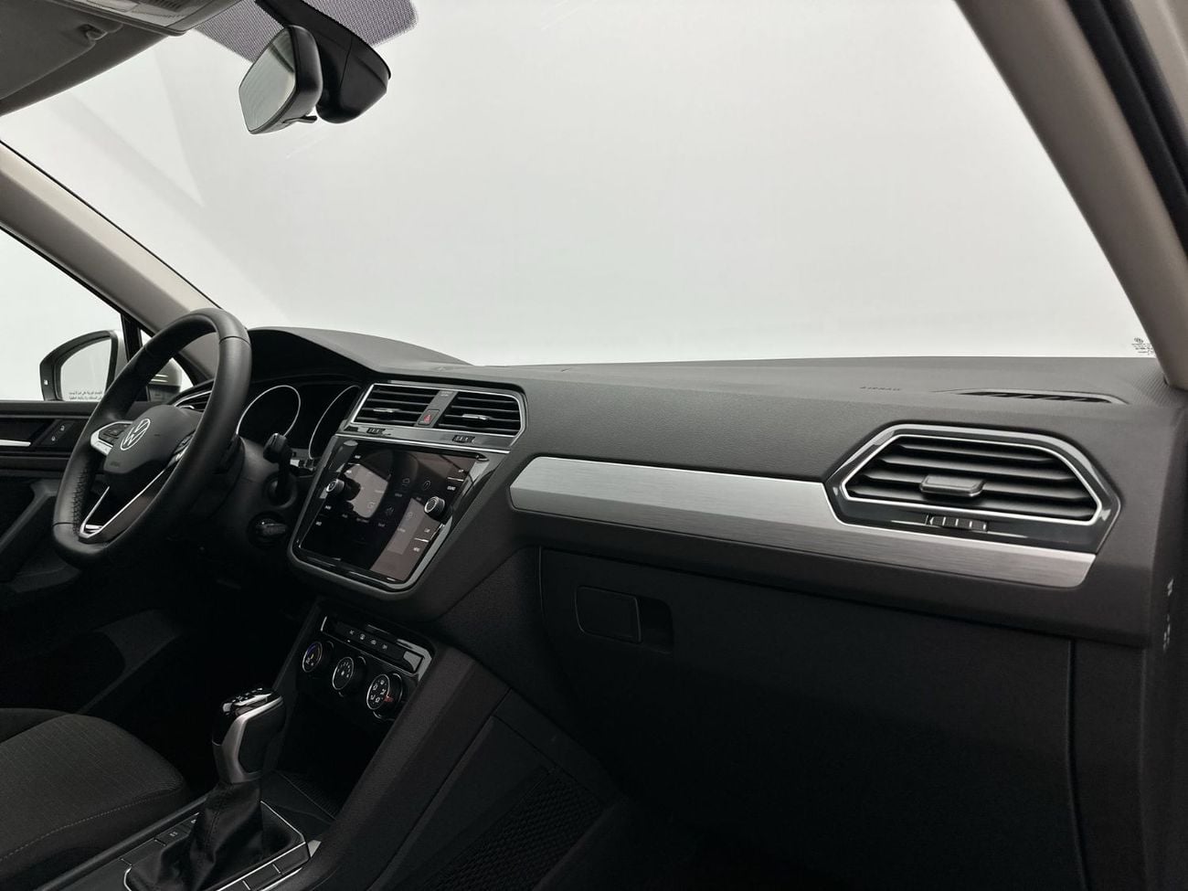 Volkswagen Tiguan LIFE 1.4L | VW Certified | Smart Tech Edition with Camera and Sensors | GCC Specs