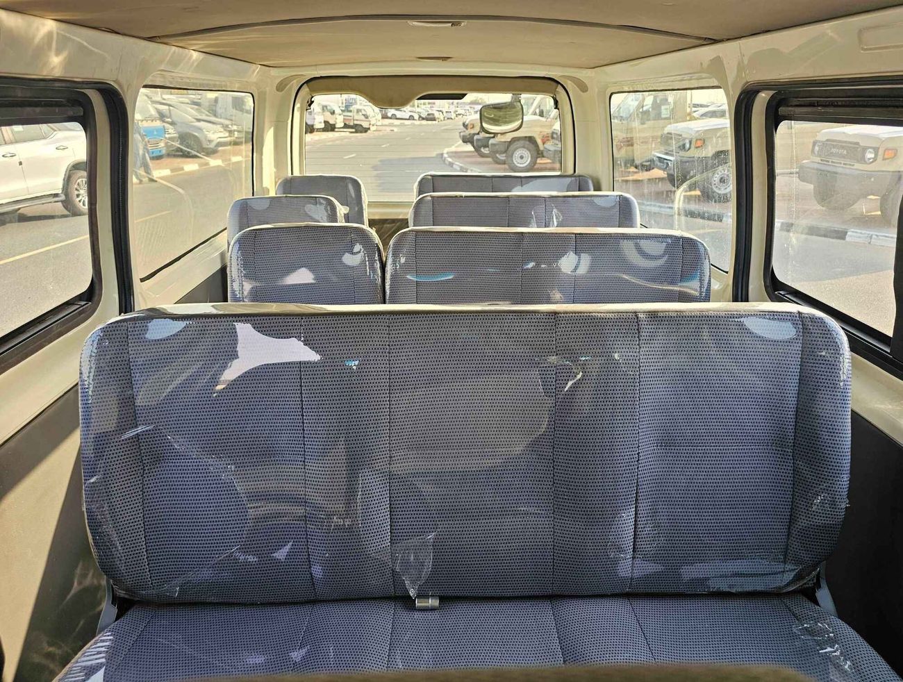 Toyota Hiace PASSENGER / STANDARD ROOF / PETROL / GCC / EXPORT ONLY / LOT#27409