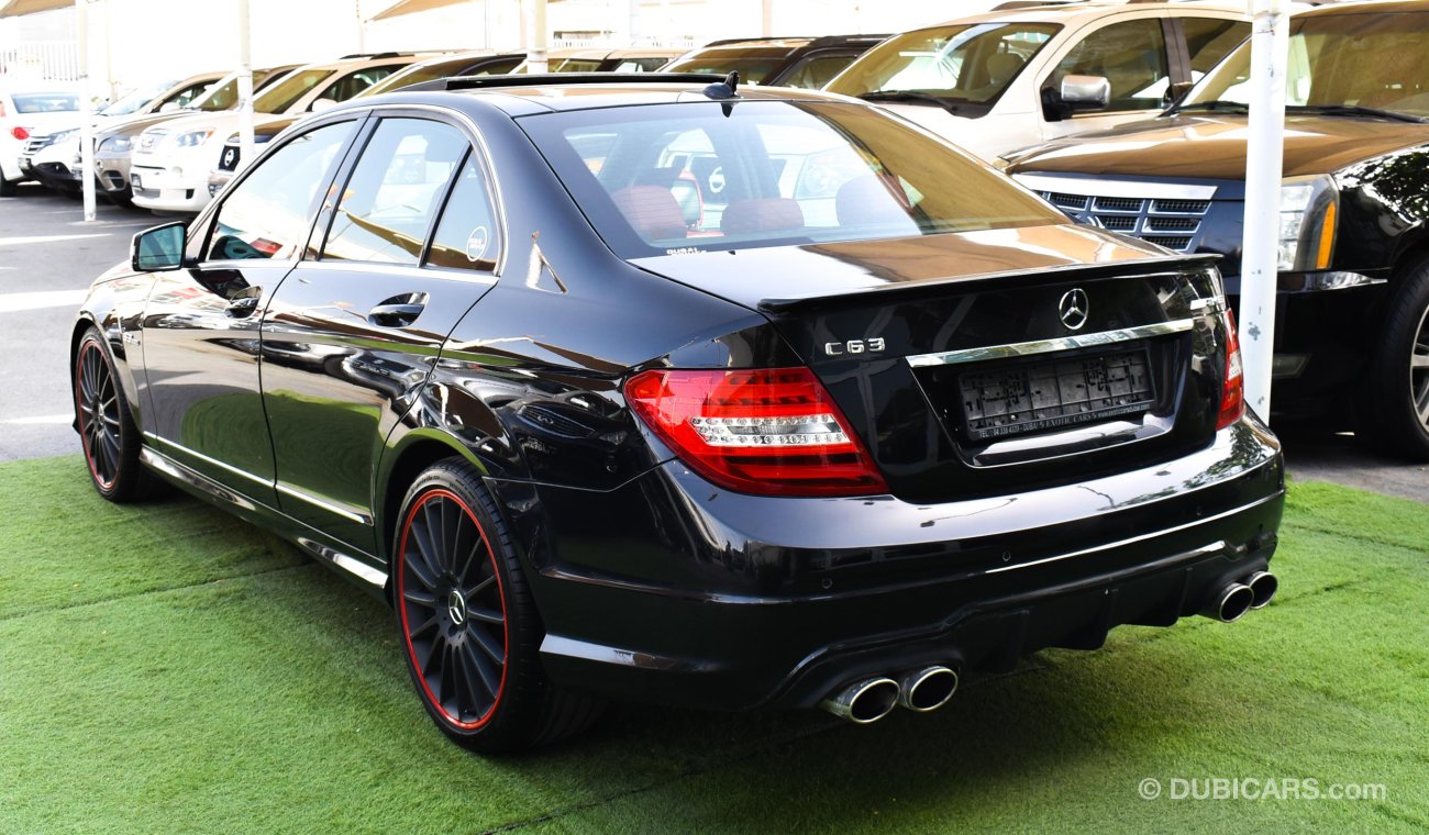 مرسيدس بنز C 300 موديل 2012 كت 63 وارد كندا بانوراما جلد مثبت سرعة تحكم رنجات حساسات بحالة ممتازة