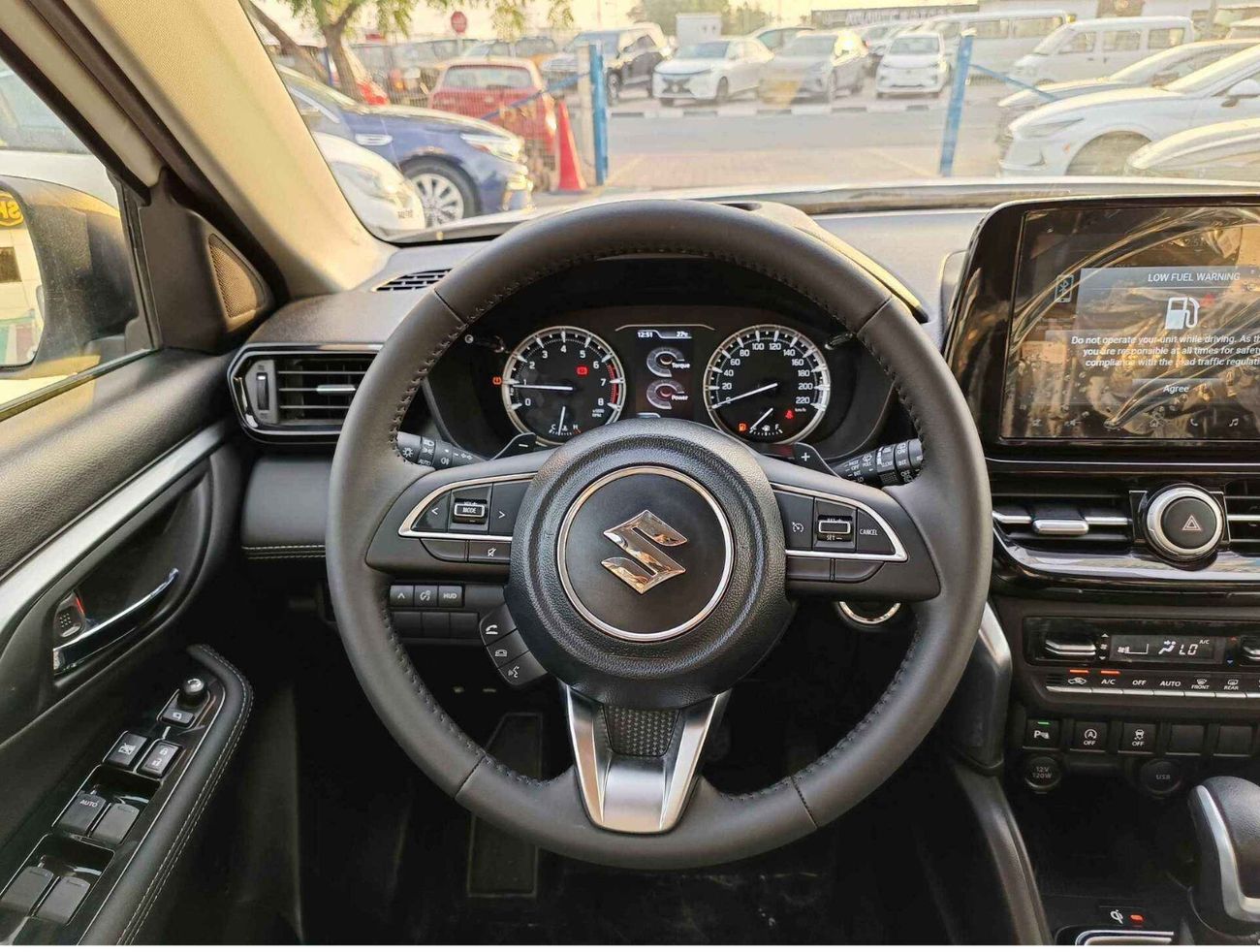 Suzuki Grand Vitara GLX / HYBRID / DOUBLE TONE / 1.5L V4 /  "9" DISPLAY / HEADUP DISPLAY / PANORAMIC (CODE # GVHB4X4F)