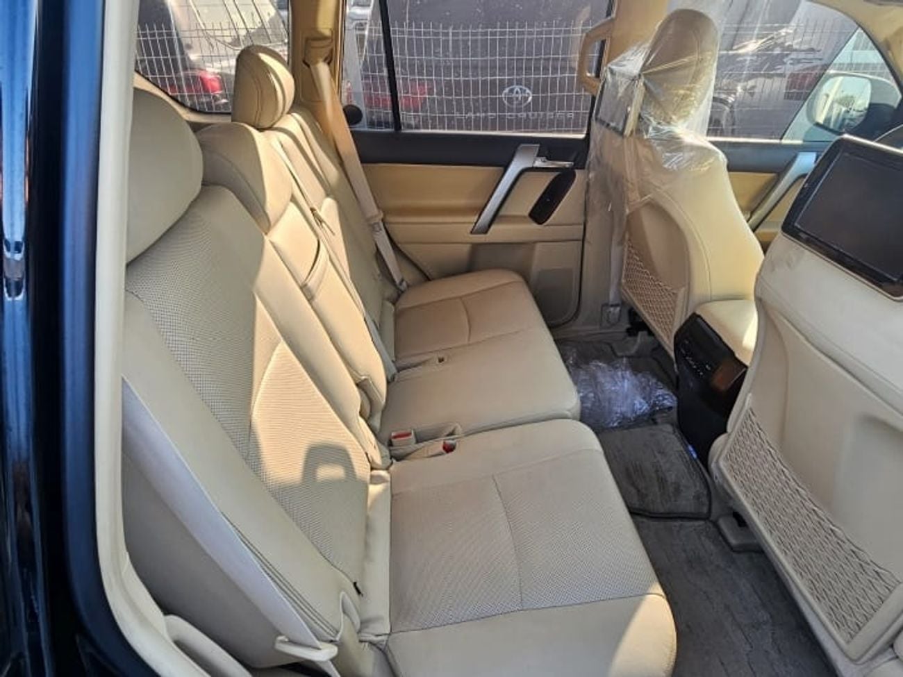 Toyota Prado VXR 4.0L 4WD LHD-GCC SPECS-Automatic-petrol-6 Cylinders-7 Seats-5 Doors