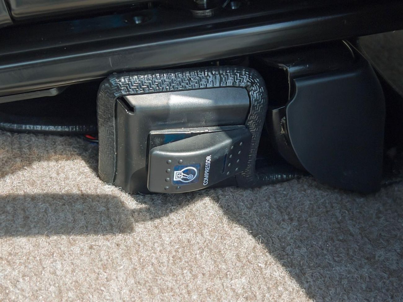 Toyota Land Cruiser 70 EXPORT ONLY - TOYOTA LC76 LX 2.8L A/T