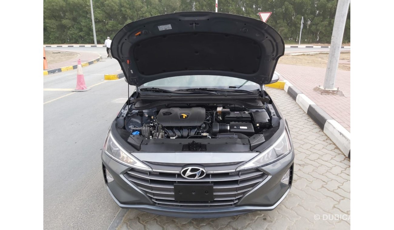 Hyundai Elantra SE - Very Clean Car