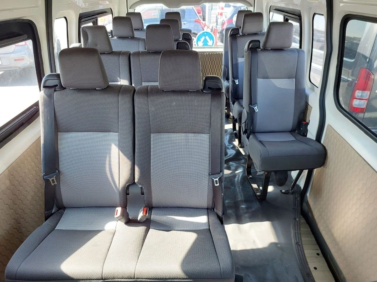 Toyota Hiace TOYOTA HIACE COMMUTER VAN RHD 2024 MODEL 2.8 L DIESEL AUTOMATIC(PM22807)