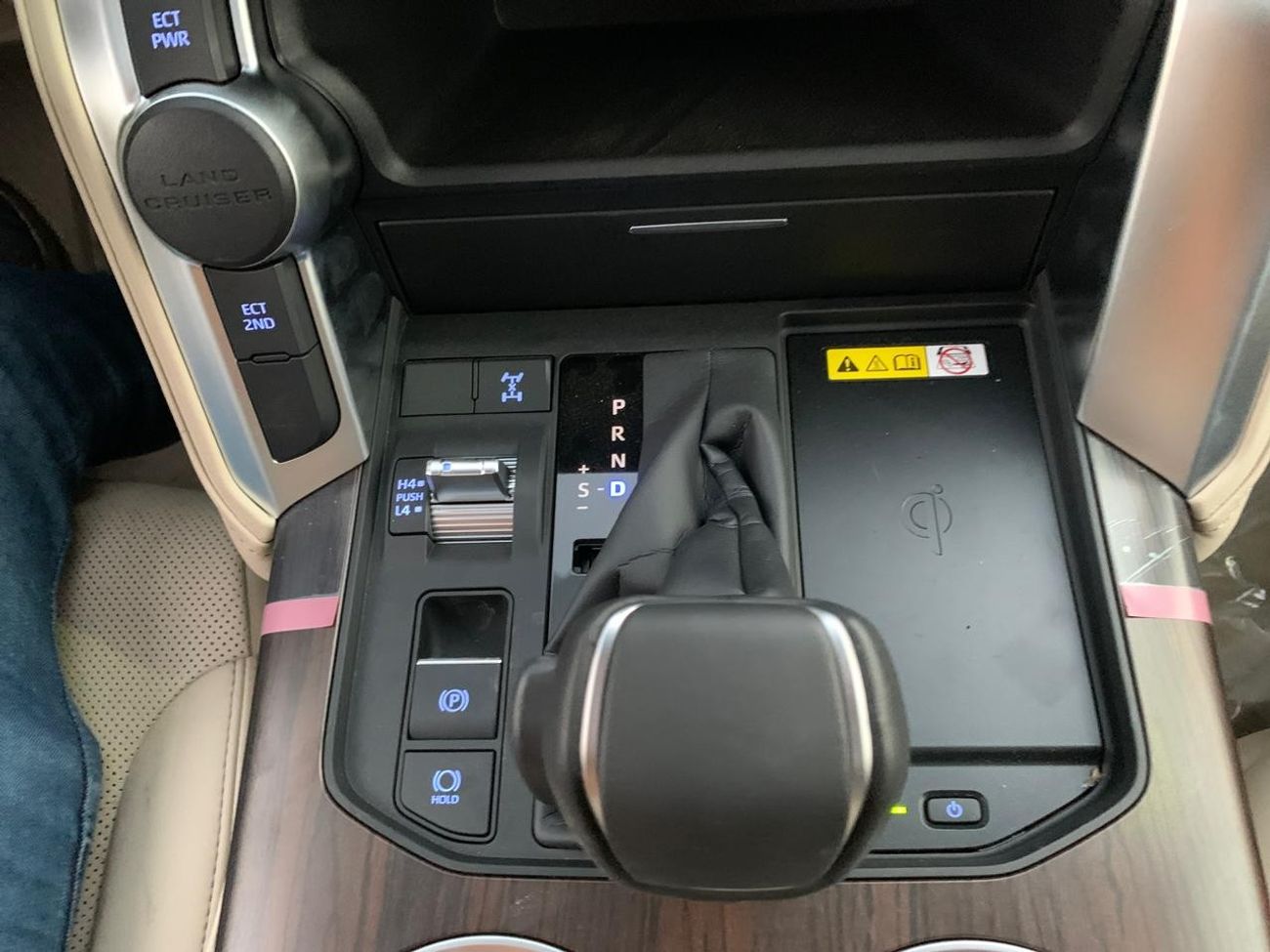 Toyota Land Cruiser GXR A/T 4.0L Gasoline