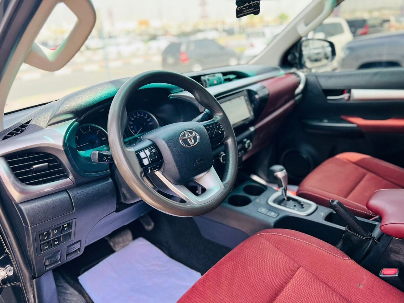 تويوتا هيلوكس GLX LHD 2.4L 4 Cyl diesel engine Automatic Gear 4WD Utility Pickup Truck 5 Seats 4 Doors