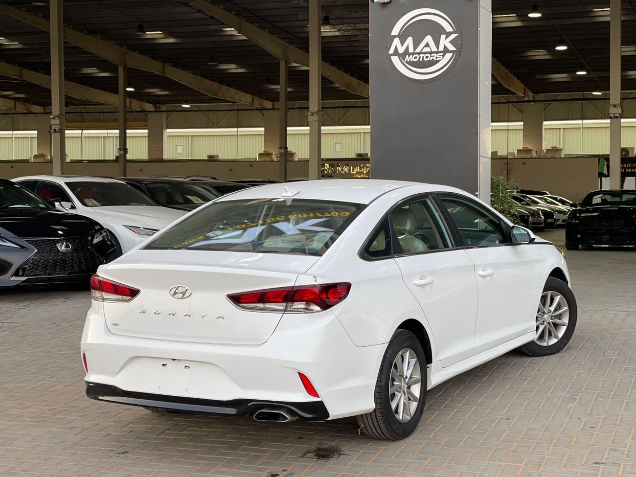 هيونداي سوناتا فئة SE / محرك 2.4 لتر V4 / نظام مراقبة النقطة العمياء / شاشة كبيرة / نظام أندرويد أوتو / نظام أبل كا