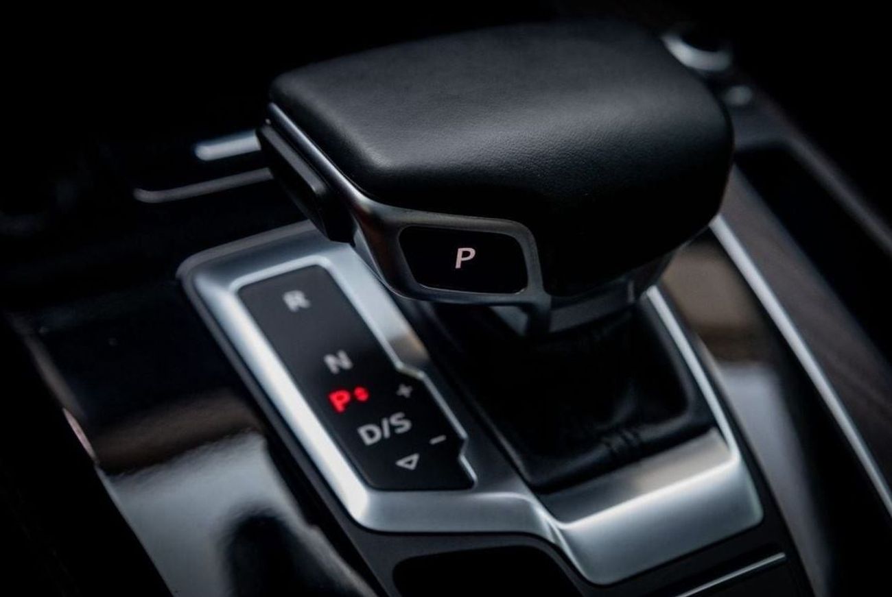 أودي Q5 45 TFSI Quattro 2.0L Audi Q5 45TFSI Quattro 2022 GCC under Agency Warranty and Service Contract with