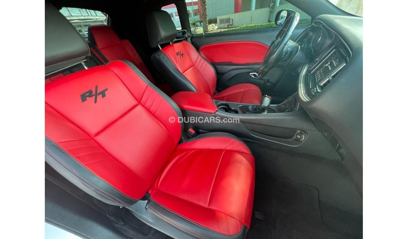 Dodge Challenger R/T DODGE CHALLENGER RT 2018 IN PERFECT CONDITION
