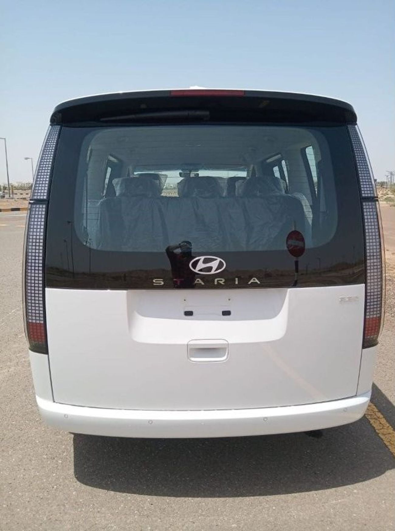 Hyundai Staria COMFORT Hyundai Staria 3.5L DSL 11 STR MT