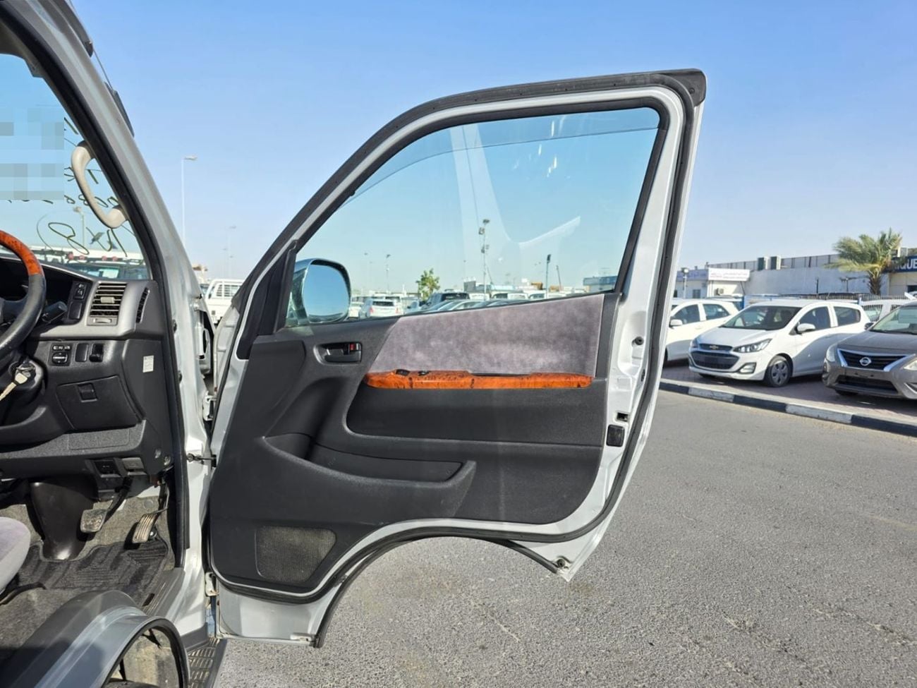 Toyota Hiace TOYOTA HIACE VAN RHD 2006 MODEL 2.0 L PETROL AUTOMATIC(PM36387)