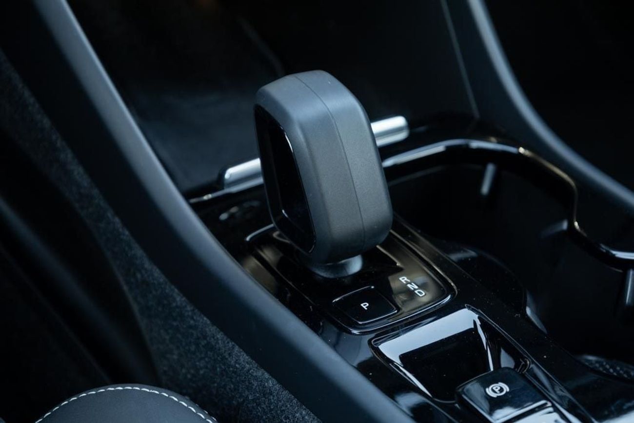 فولفو XC 40 Volvo XC40 B4 Ultimate Dark 2023 GCC under Agency Warranty with Flexible Down-Payment.