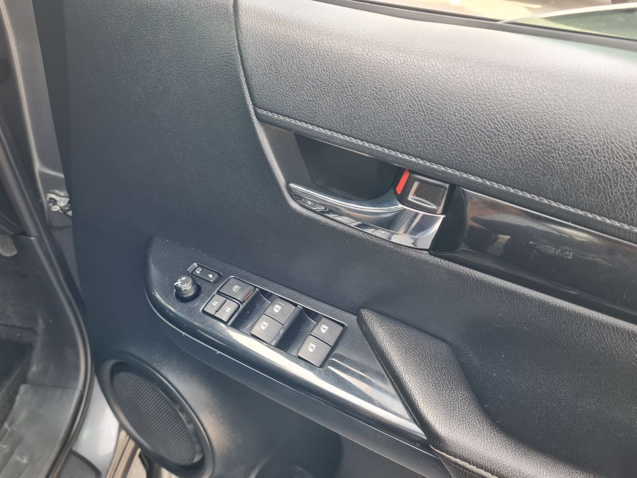 تويوتا هيلوكس TRD Double cabin 2.8L, perfect inside and outside