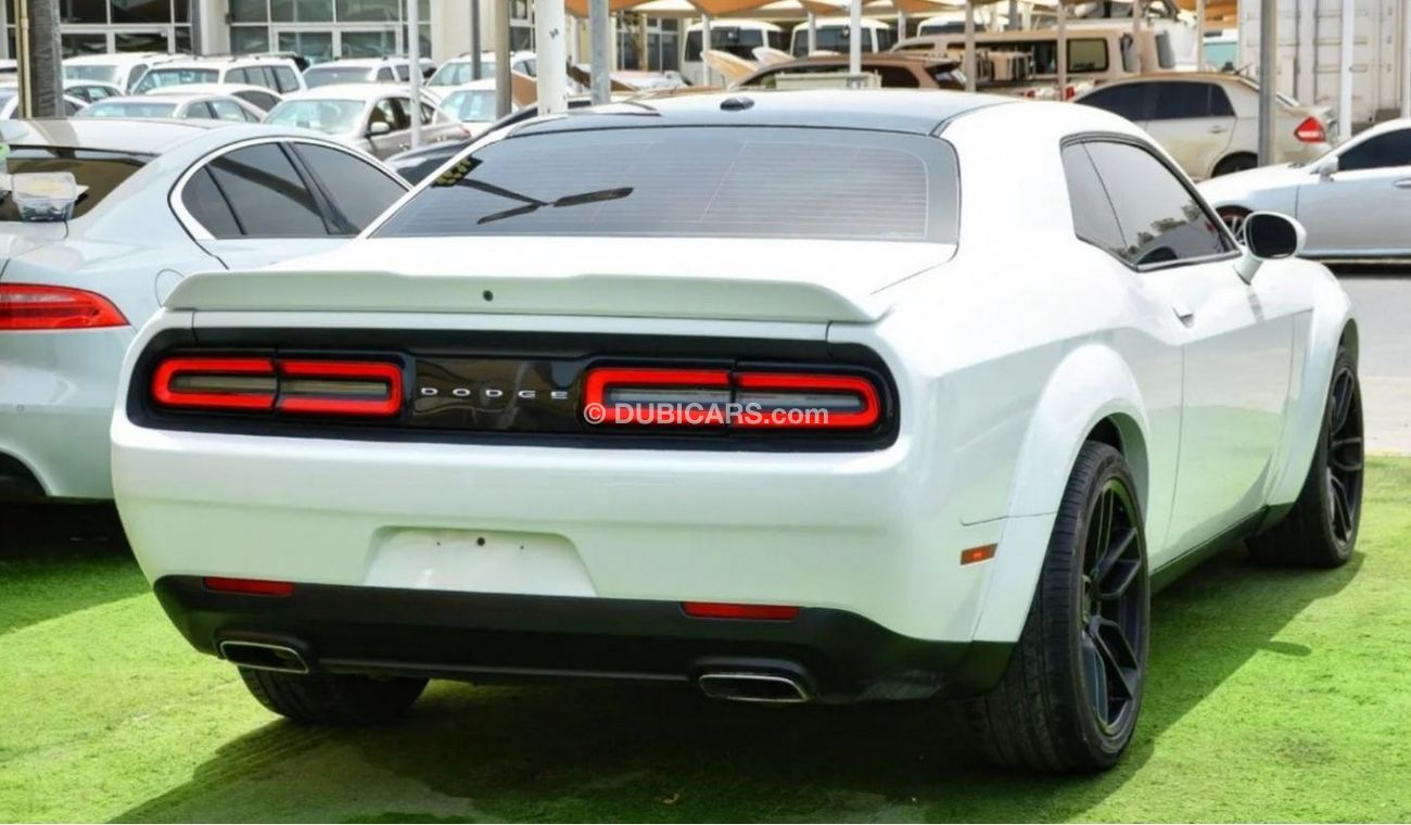 Dodge Challenger SXT *SRT WIDE BODY* Challenger SXT V6 2019/ Leather Interior/Very Good condition