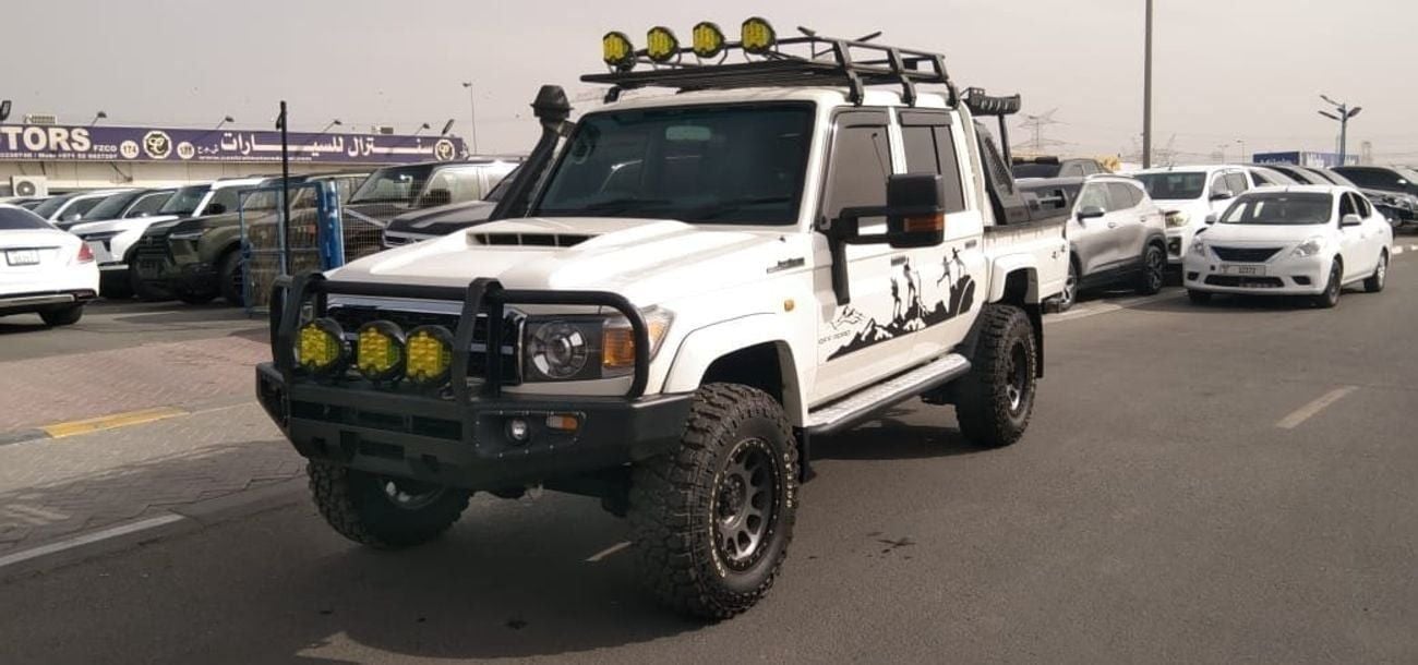 تويوتا لاند كروزر بيك آب RHD DIESEL V8 MANUAL