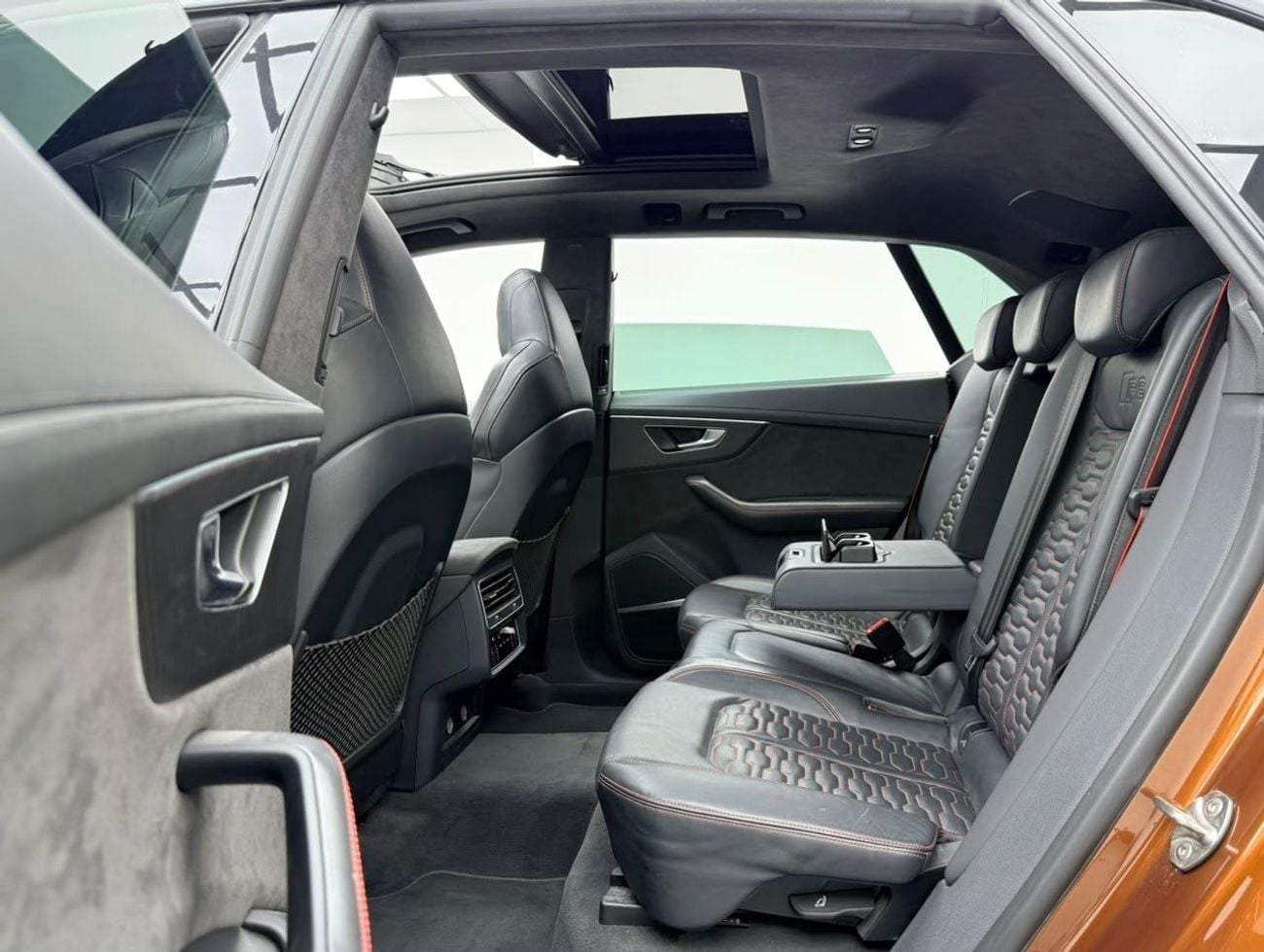 أودي RSQ8 ألياف الكربون 2021 Audi RS Q8 4.0 TFSI Quattro, MANSORY Kit, Warranty, Full Agency Service History, GCC Specs.