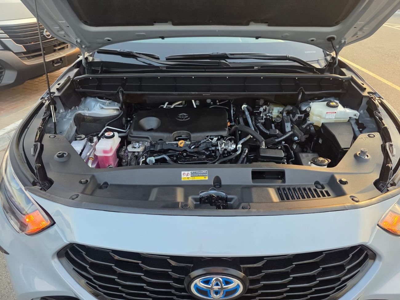 Toyota Highlander 2.5 Hybrid ( Bronze Edition) Sunroof, Push button, Trunk automatic and with spacial interior leather