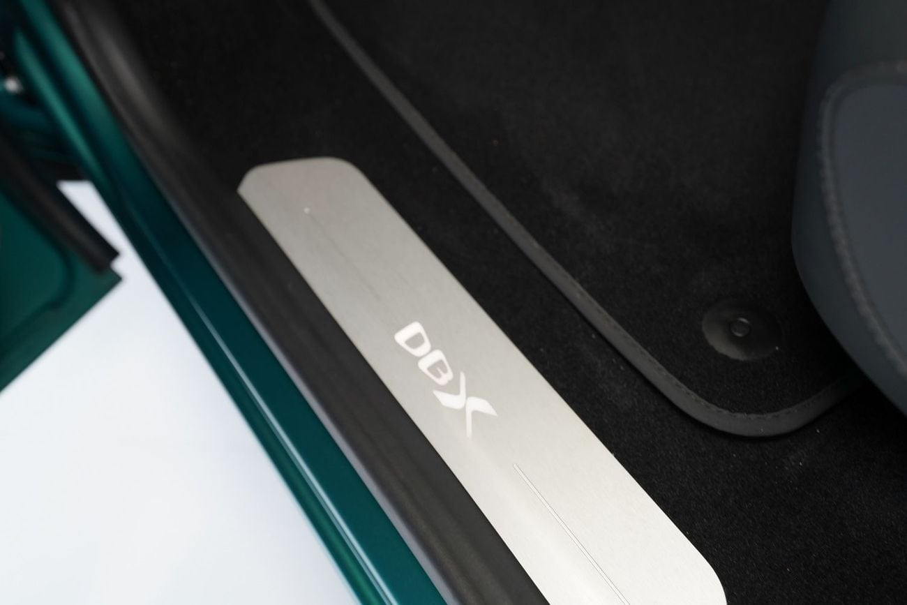 Aston Martin DBX 550