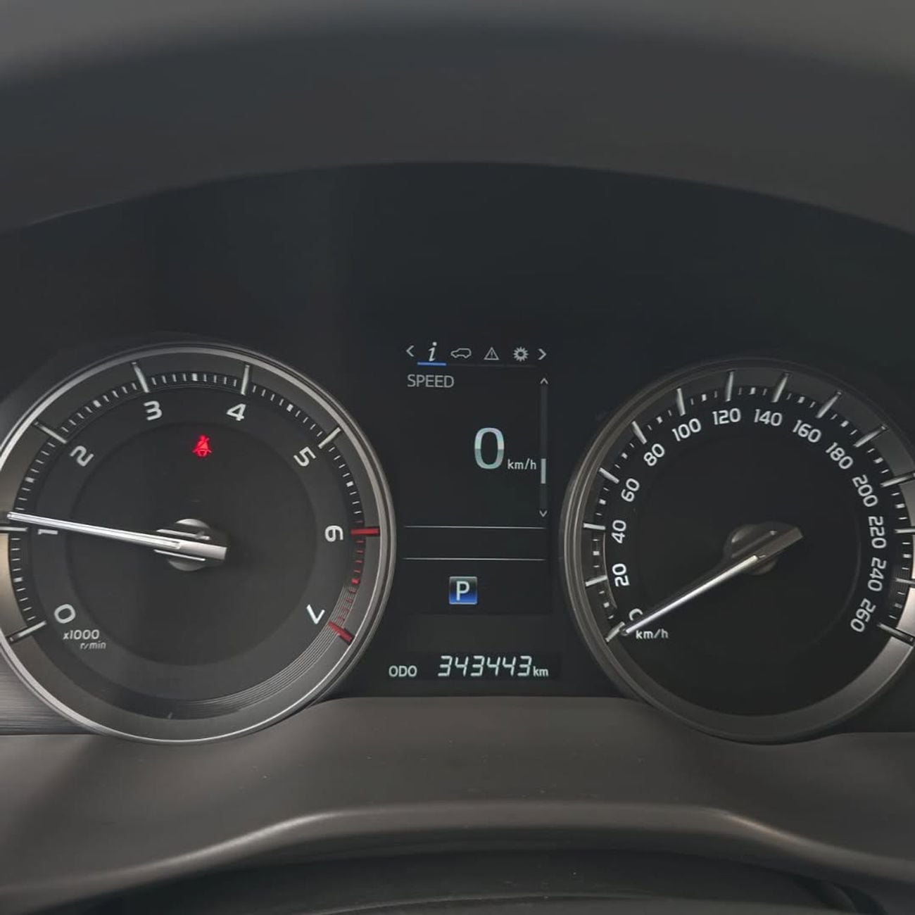 تويوتا لاند كروزر VXR