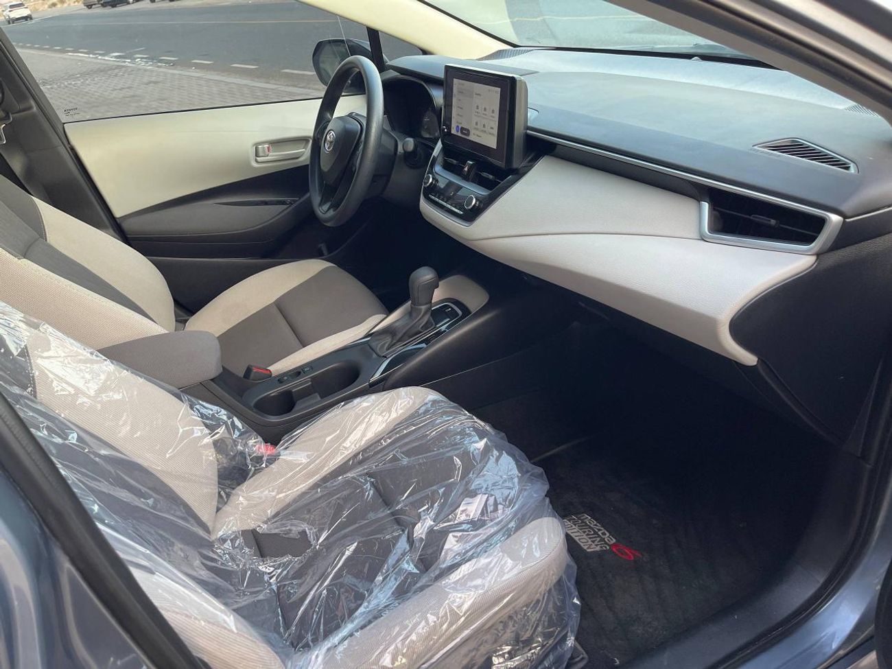 Toyota Corolla SE 2.0L LE / 2.0L V4 / LOW MILAGE / RADAR / ROAD ASSIST / BLIND SPOT / IN PERFECT CONDITION