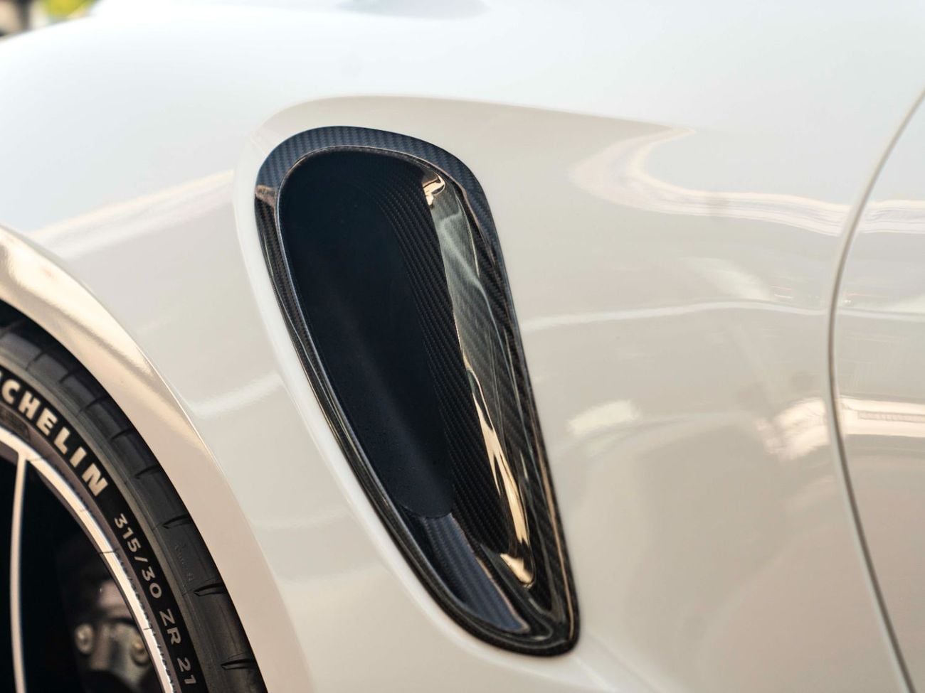 Porsche 911 Turbo S 3.8L (640 HP) Coupe