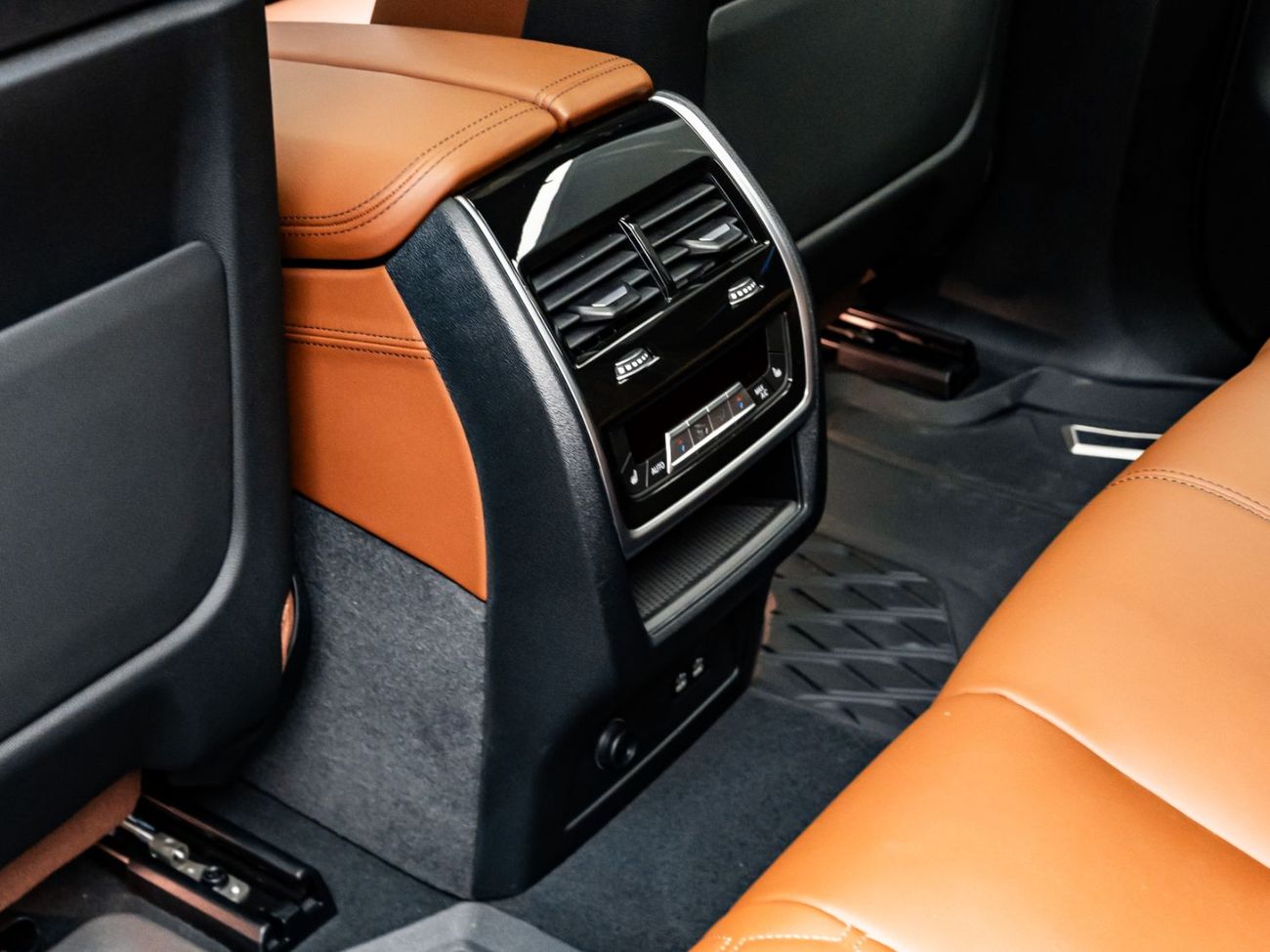 BMW X5 M50i 4.4L 2024 BMW X5 M60i, 2027 BMW Warranty + 2034 BMW Service Contract, Low KMs, GCC