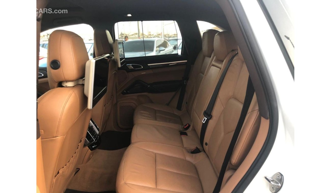 Porsche Cayenne Porsche cayanne S model 2011 GCC car prefect condition full option low mileage no paint