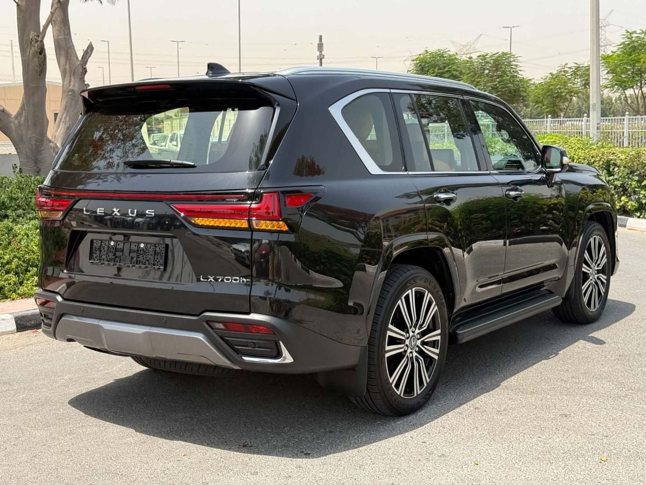 لكزس LX 700h SIGNATURE