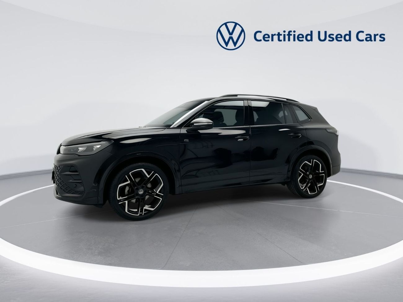 فولكس واجن تيجوان R-LINE تيجوان آر لاين 1.4 لتر | | باقة المساعدة العالية | سقف بانورامي | نظام التحكم الديناميكي بالهيكل | ش
