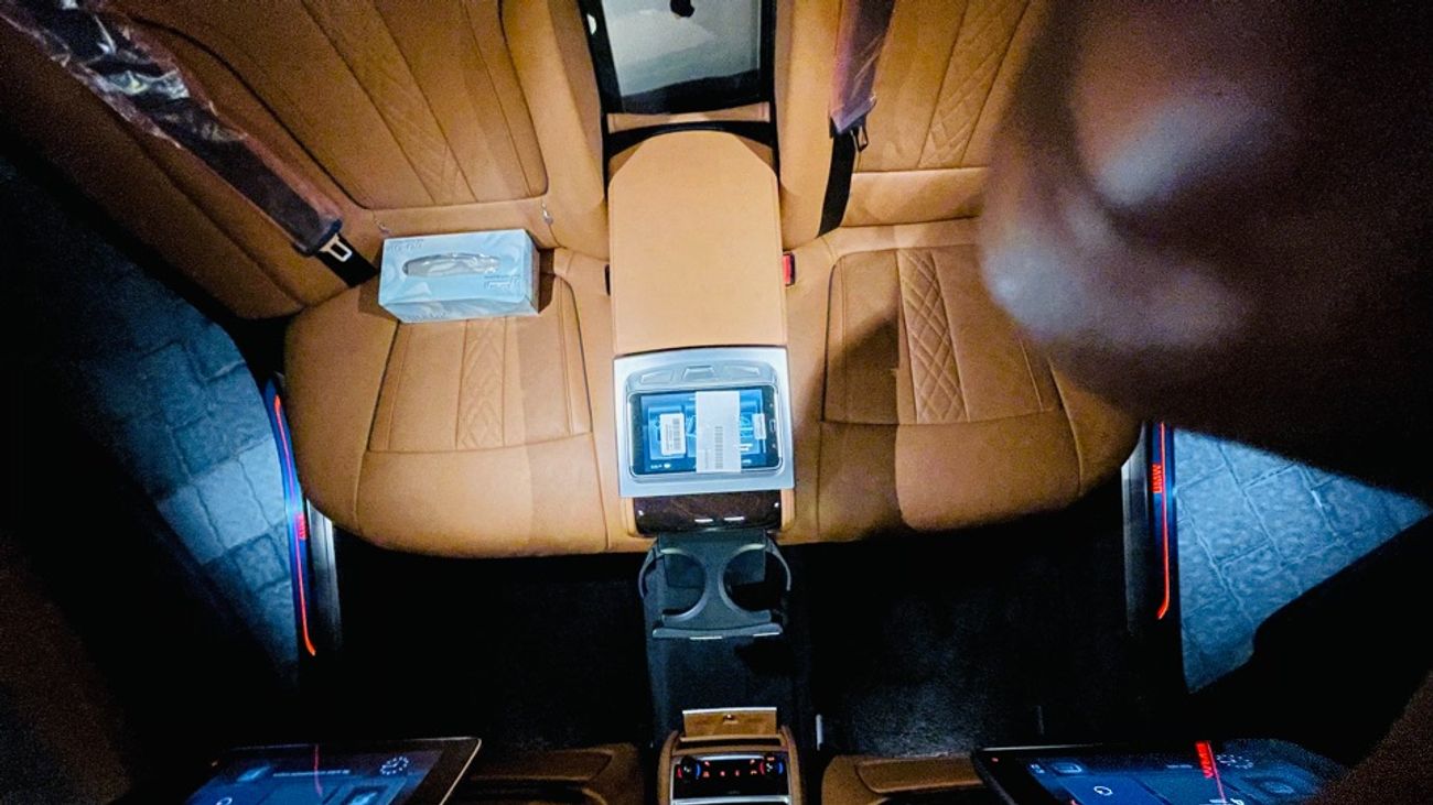 بي أم دبليو 750Li Li