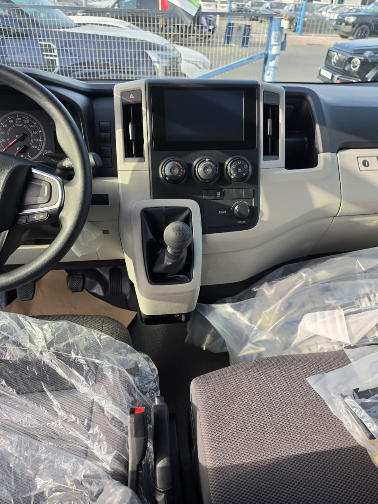 تويوتا هاياس Toyota Hiace GRH300 3.5L Van 2026 – سقف عادي | دفع خلفي | بنزين | فان تجاري