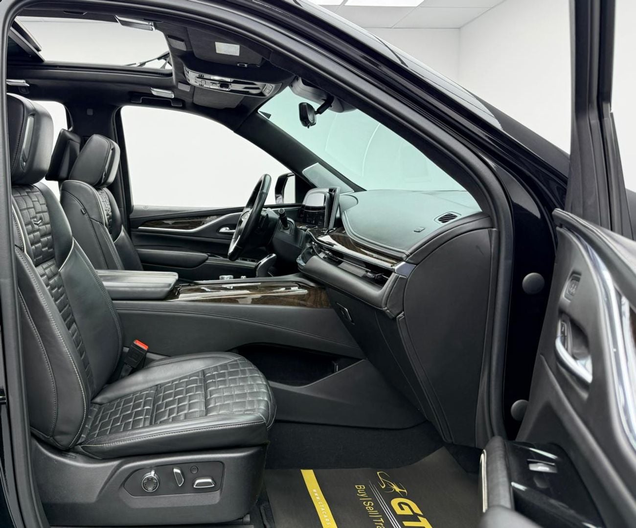 كاديلاك إسكالاد Premium Luxury Platinum 6.2L 4WD