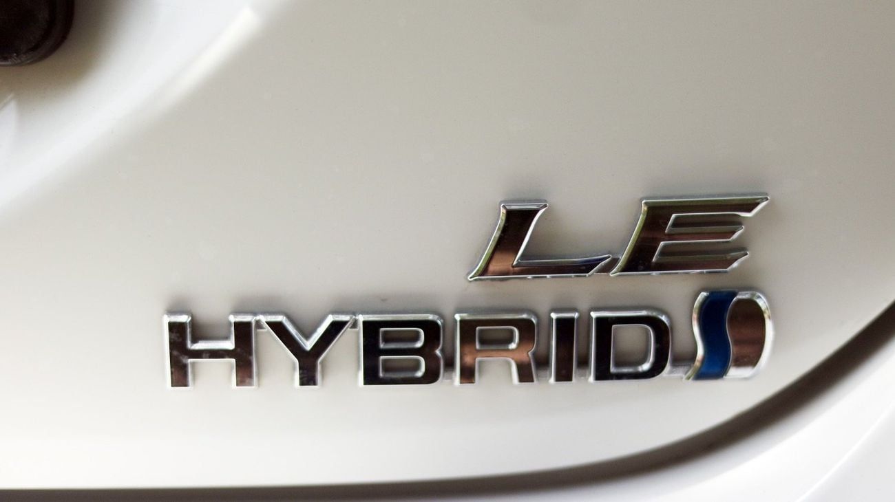 Toyota Camry LE 2.5L (176 HP) | Agency Warranty | Complete Service History | Zero Downpayment Support