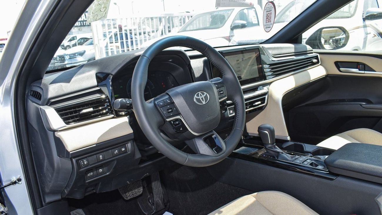 Toyota Camry LE  HEV 2.5L Hybrid