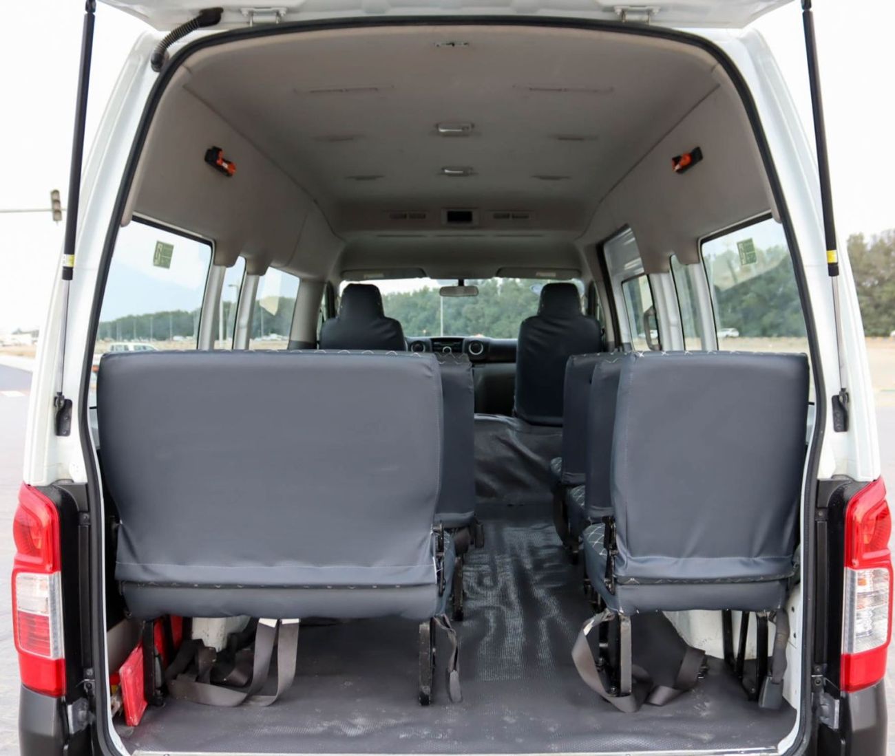 Nissan Urvan Std 2.5L (14 Seater) Nissan Urvan 2.5L 2020 GCC Original Paint accident-free in excellent condition,