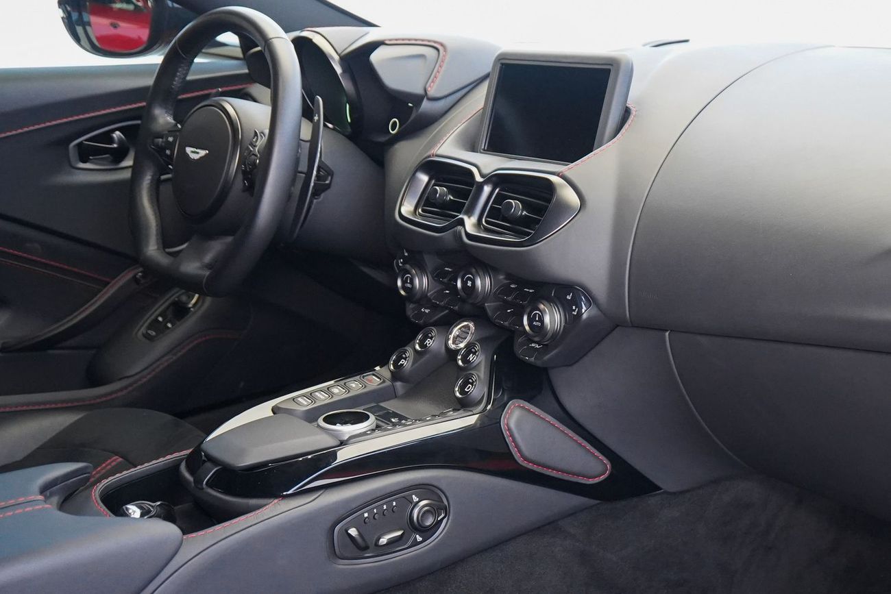 Aston Martin V12 Vantage