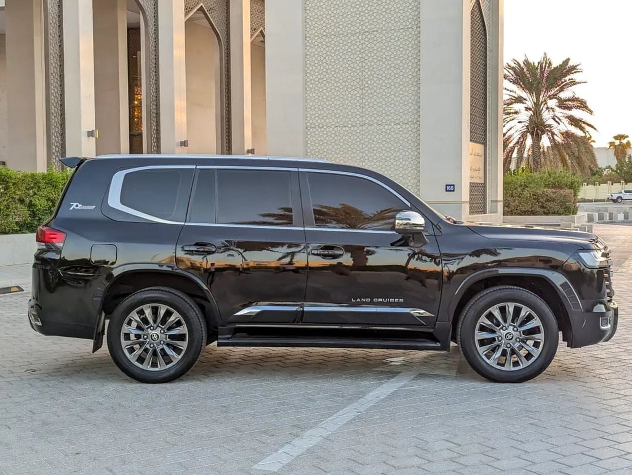 Toyota Land Cruiser GXR FACELIFTED WITH INTERIOR AND EXTERIOR GCC V6 IN EXCELLENT CONDITION