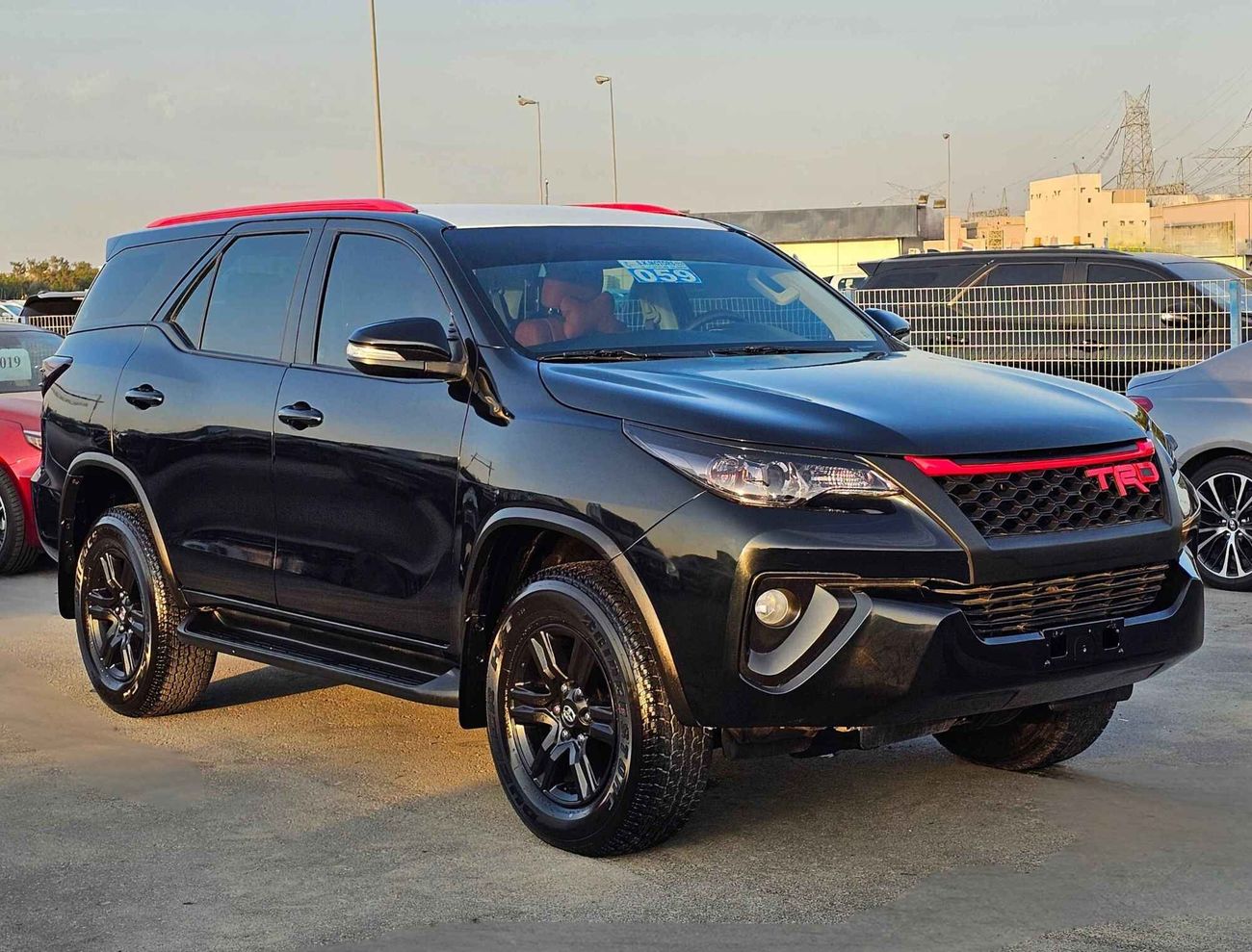 Toyota Fortuner EXR V4 / BLACK  EDITION / FULL OPT / WHITE  ROOF /LOT#8540