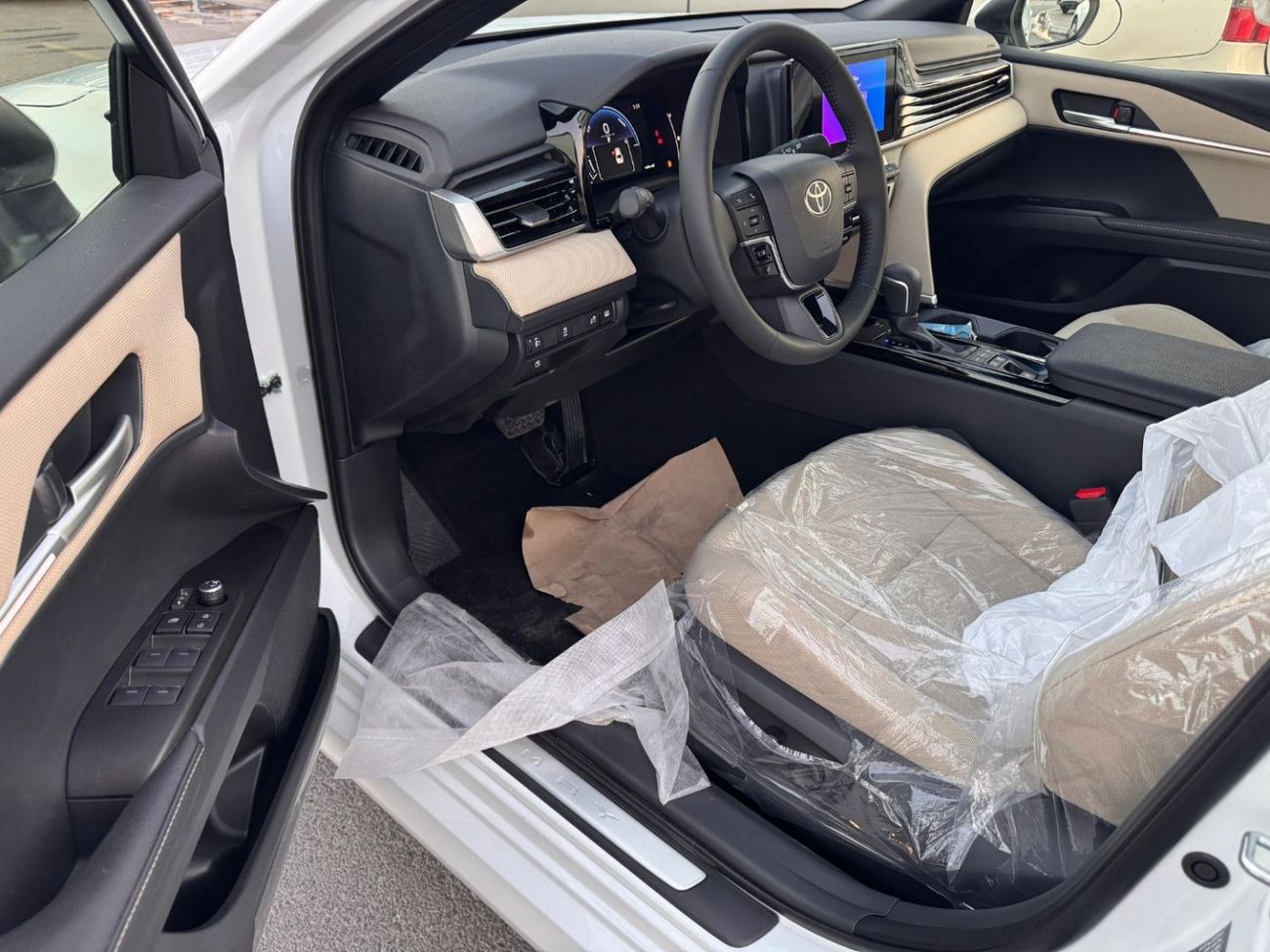 Toyota Camry 2.5L HYBRID LE AUTOMATIC TRANSMISSION ( FOR RE-EXPORT ONLY )