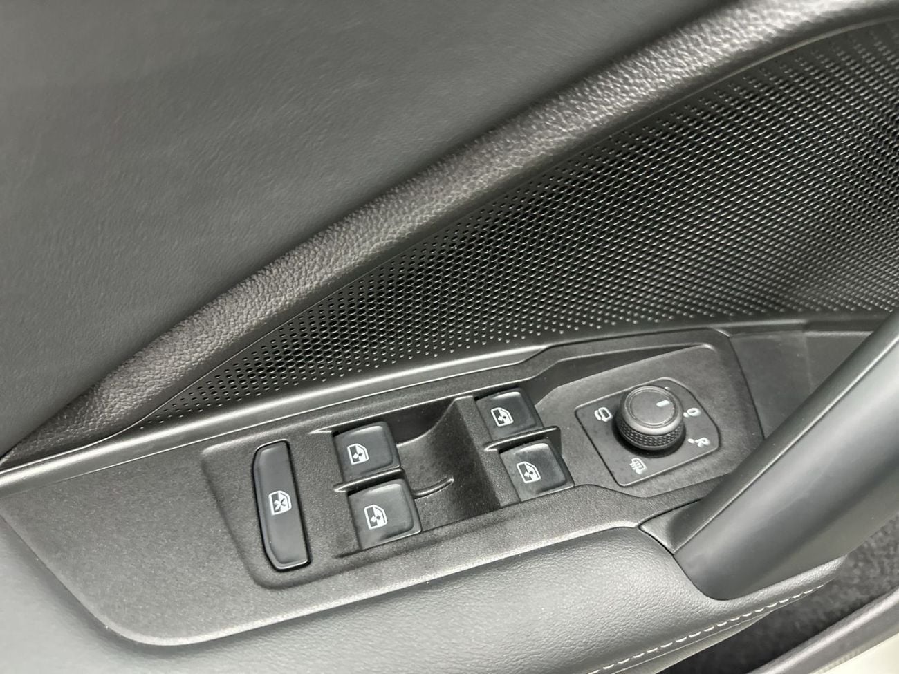 Volkswagen Tiguan LIFE 1.4L | LED Headlamps | Heated Folding Mirrors | 17" Alloy Wheels