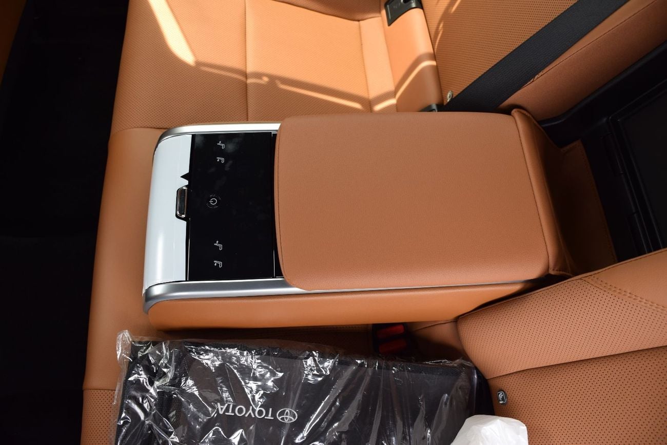 Toyota Camry Higher Trim With 5 Camera and panoramic roof