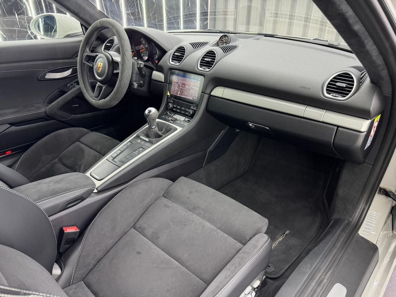 بورش كايمان 718 GT4 4.0L (420 HP) M/T