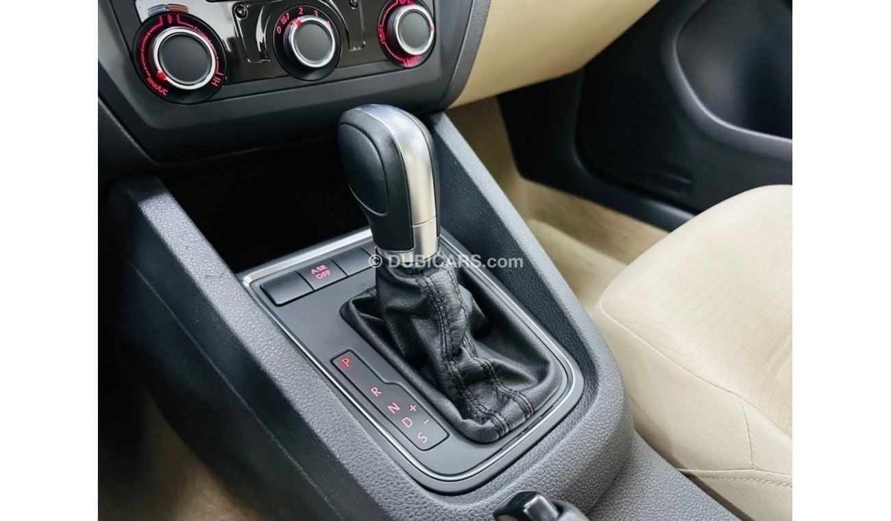 Volkswagen Jetta Trendline S GCC .. Perfect Condition .. 1,6 L ..