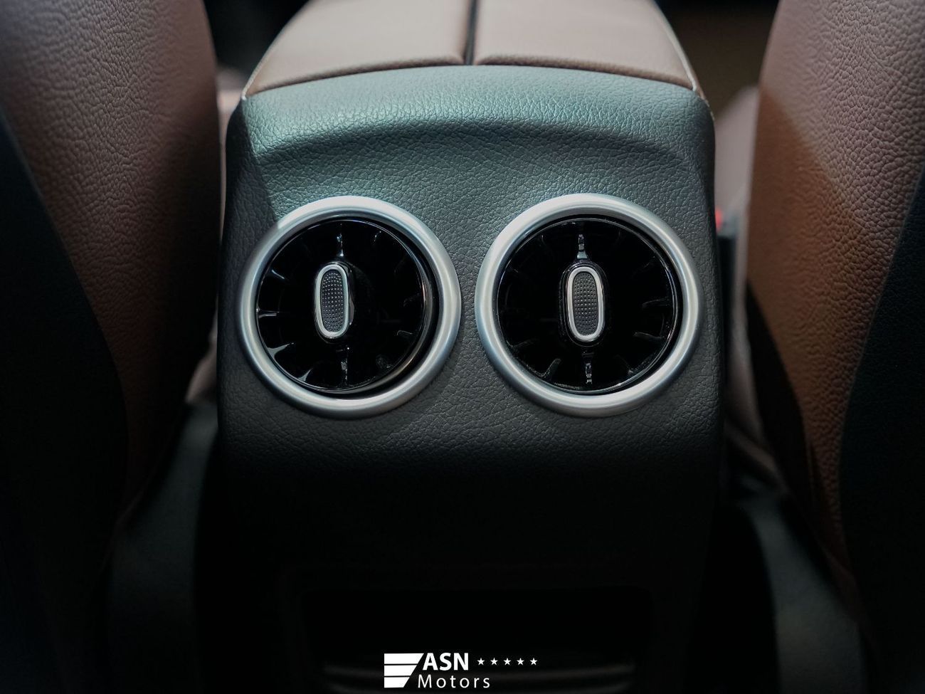 Mercedes-Benz GLB 200 Luxury 7 Seater 1.3 Turbo (Export Price)